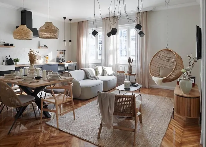 Scandinavian Art 3-Bdr Apartment
